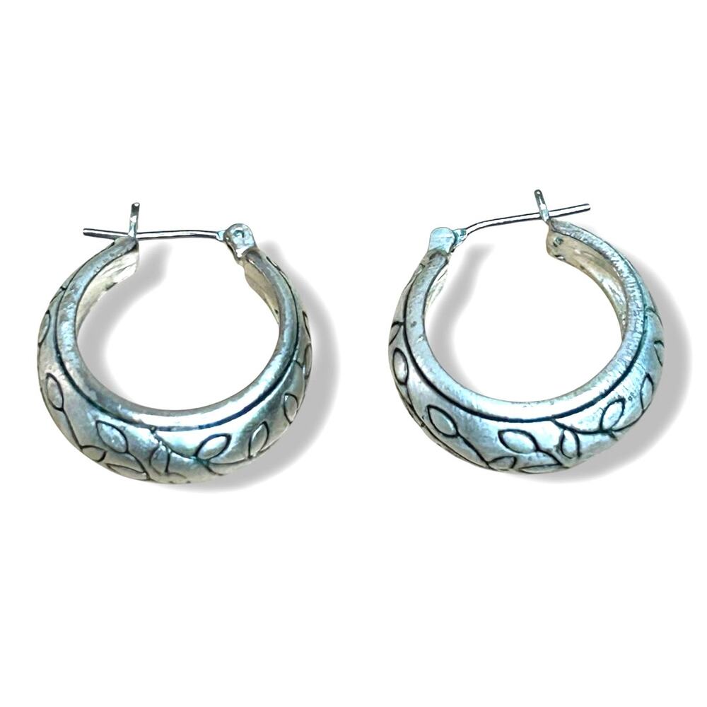 Vintage Y2K Era Silver Tone Etched Leaf Puffy Hoop Earrings Bohemian Latch Back